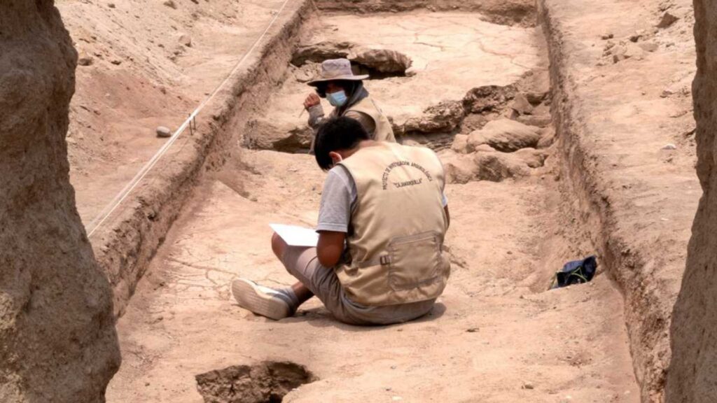 Descubren momias preincaicas de casi 1000 años en Perú