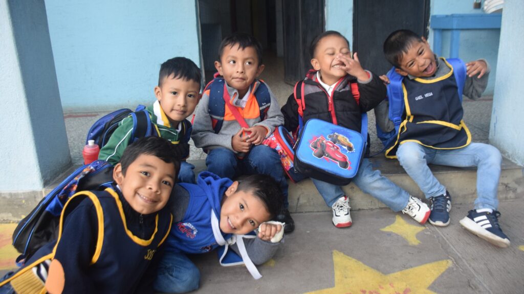 Niños de Guatemala: Un Faro de Esperanza en el Panorama Educativo Guatemalteco